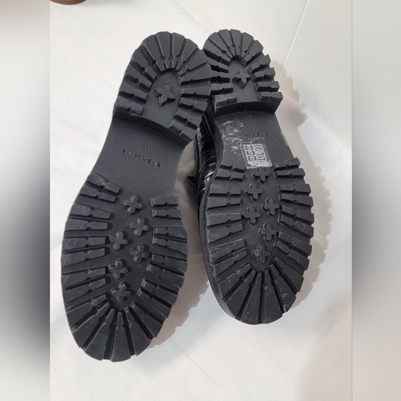 Everlane Black Croc-Embossed Loafers - Picture 2 of 12